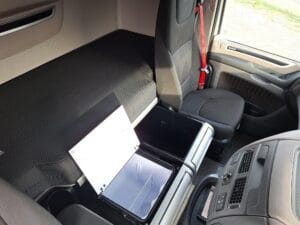 2021-daf-xf530-superspace-red-white-sold-fcc-18