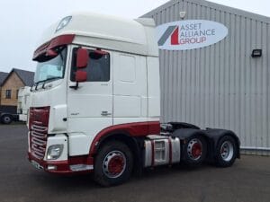 2021-daf-xf530-superspace-red-white-sold-fhe-16