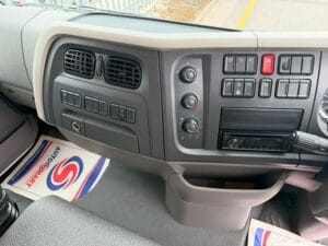 2022-daf-lf180-7-5t-box-20250724_141138883_ios