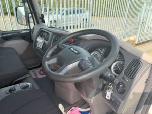 2022-daf-lf180-7-5t-box-20250724_155417534_ios