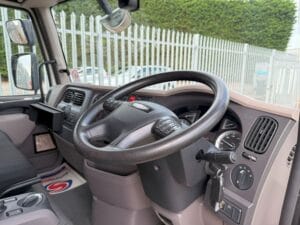 2022-daf-lf180-7-5t-box-20250724_160436264_ios