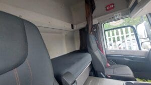 year-2020-daf-cf340-tail-lift-box-van-da69-dlu-6