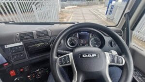 year-2020-daf-cf340-tail-lift-box-van-da69-dlu-9