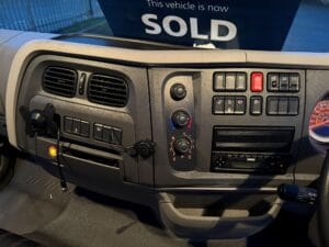 2019-daf-7-5t-hotbox-tipper-20251112_163349083_ios