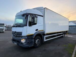 2018-mercedes-benz-actros-1824-18t-box-20251113_160655212_ios