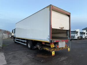 2018-mercedes-benz-actros-1824-18t-box-20251113_160712880_ios