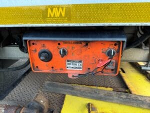 2018-mercedes-benz-actros-1824-18t-box-20251113_160750647_ios