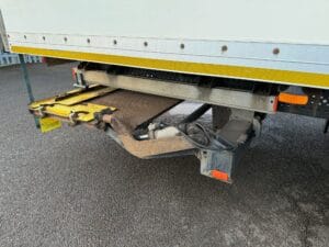 2018-mercedes-benz-actros-1824-18t-box-20251113_160759611_ios