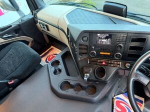 2018-mercedes-benz-actros-1824-18t-box-20251113_160848887_ios