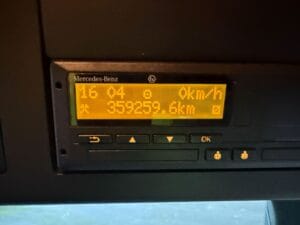 2018-mercedes-benz-actros-1824-18t-box-20251113_160856471_ios