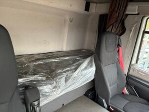 2019-daf-cf260-4x2-space-cab-box-rigid-20260114_143432131_ios