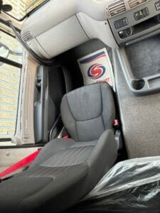 2019-daf-cf260-4x2-space-cab-box-rigid-20260114_143457950_ios-rotated