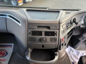 2021-daf-xf480-midlift-6x2-super-space-tractor-unit-20260116_115830709_ios