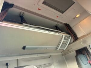 2021-daf-xf480-midlift-6x2-super-space-tractor-unit-20260116_115850813_ios