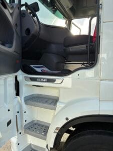 2021-daf-xf480-midlift-6x2-super-space-tractor-unit-20260116_115925185_ios-rotated