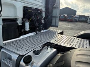 2021-daf-xf480-midlift-6x2-super-space-tractor-unit-20260116_115939322_ios