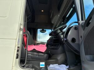 2021-daf-xf480-midlift-6x2-super-space-tractor-unit-20260116_120007875_ios