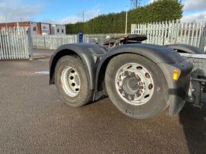 2021-daf-xf480-midlift-6x2-super-space-tractor-unit-20260116_120017965_ios