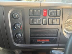 2021-daf-lf180-4x2-day-cab-box-rigid-20260116_145718778_ios