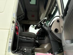 2021-71-plate-daf-xf530-6x2-pto-tractor-unit-20260121_115550758_ios