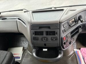 2021-71-plate-daf-xf530-6x2-pto-tractor-unit-20260121_115613582_ios