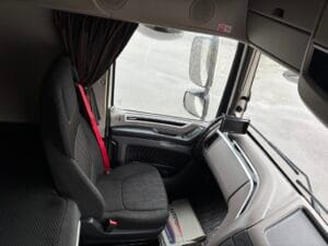 2021-71-plate-daf-xf530-6x2-pto-tractor-unit-20260121_115618099_ios