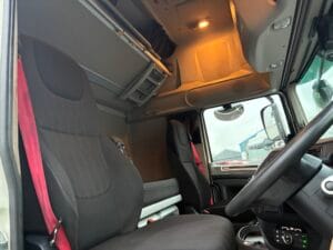 2022-daf-xf530-6x2-midlift-superspace-tractor-unit-20260122_151742642_ios