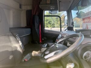 2019-daf-cf260-4x2-space-cab-box-rigid-img_5661