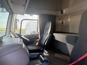 2019-daf-cf260-4x2-space-cab-box-rigid-img_5662