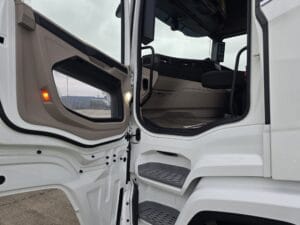 2022-daf-xg530-mid-lift-img-20260223-wa0075