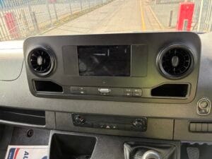 2022-72-mercedes-benz-sprinter-315-dropside-20260313_141915885_ios