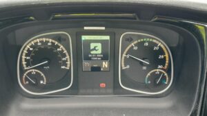 2023-mercedes-benz-unvi-voyager-gt-30-seat-coach-1000047353