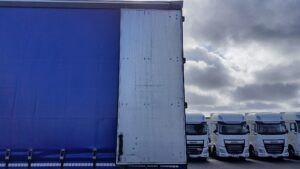 2022-tiger-tri-axle-pillarless-curtain-sided-trailer-1000047986