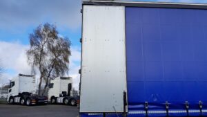 2022-tiger-tri-axle-pillarless-curtain-sided-trailer-1000048018
