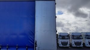 2022-tiger-tri-axle-pillarless-curtain-sided-trailer-1000048019