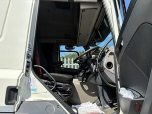 2018-daf-cf340-box-rigid-20260421_130722810_ios