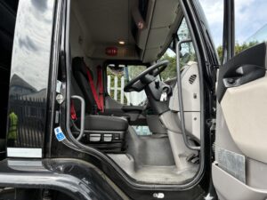 2024-74-daf-lf310-18-tonne-drawbar-box-with-vbg-coupling-20260507_130903671_ios