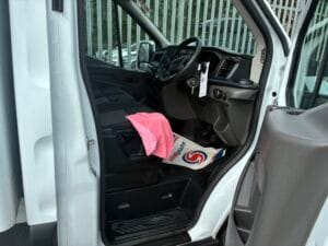 2023-72-ford-transit-350-ecoblue-luton-box-20260507_144330872_ios