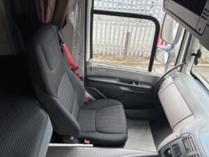 2019-daf-cf260-18t-box-rigid-20260511_104039742_ios