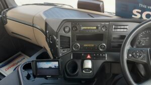 2023-72-mercedes-actros-1824-18t-curtain-side-rigid-1000052210