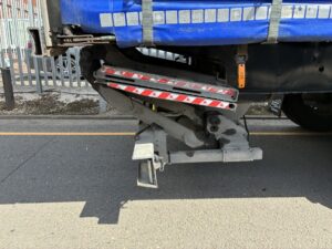 2019-montracon-tri-axle-pillarless-curtain-sided-trailer-20260616_094047424_ios