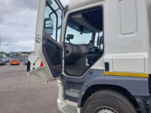 2023-daf-cf340-26t-box-rigid-1000008366