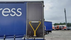 2023-72-mercedes-actros-1824-18t-curtain-side-rigid-1000052432