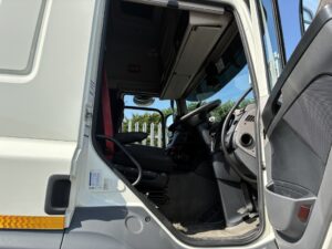 2023-daf-cf340-26t-box-rigid-20260709_150757902_ios