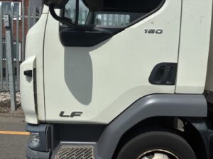 2022-daf-lf180-7-5t-box-tail-lift-20260728_123557865_ios