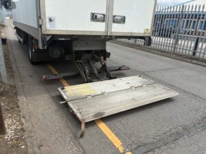 2022-daf-lf180-7-5t-box-tail-lift-20260728_124036926_ios