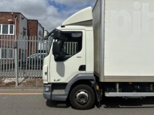 2022-daf-lf180-7-5t-box-tail-lift-20260728_124532939_ios