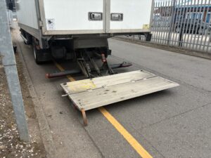 2022-daf-lf180-7-5t-box-tail-lift-20260728_124948668_ios