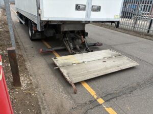 2022-daf-lf180-7-5t-box-tail-lift-rigid-20260728_125850534_ios