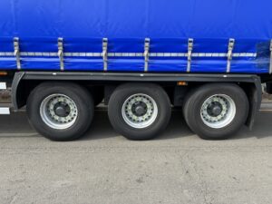 2023-lawrence-david-tri-axle-pillarless-hydra-roll-curtain-sider-20260729_151202735_ios